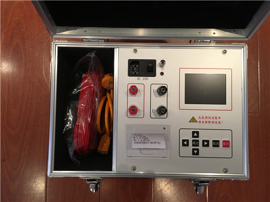 LCZZ-10變壓器直流電阻測試儀用于，繞組的直流電阻測量是變壓器的例行試驗(yàn)之一，其目的主要是檢查繞組之間、繞組與引線之間的連接或機(jī)械特性是否良好、各相繞組之間的電阻是否平衡等，以保證變壓器的安全運(yùn)行。