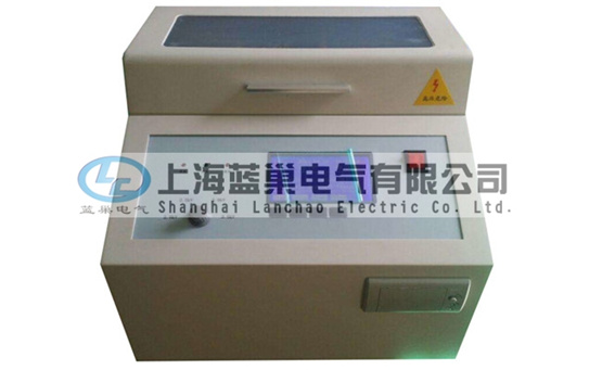 LCY-100B絕緣油介電強(qiáng)度試驗(yàn)儀是我公司經(jīng)過(guò)多次現(xiàn)場(chǎng)試驗(yàn)和長(zhǎng)期不懈努力，精心開發(fā)的高準(zhǔn)確度、全數(shù)字化工業(yè)儀器。該機(jī)操作簡(jiǎn)便，造型美觀大方